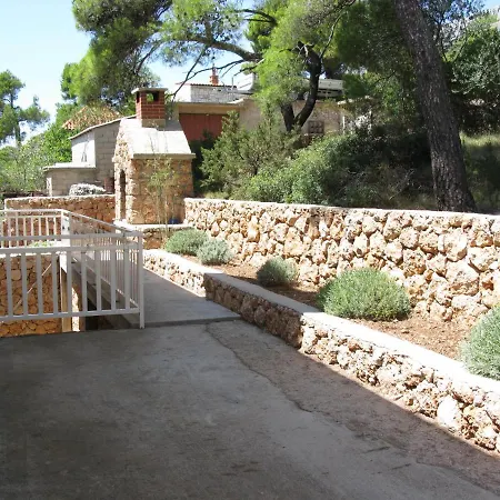 Апартаменты With Parking Space Sveta Nedilja, Hvar - 14086 *