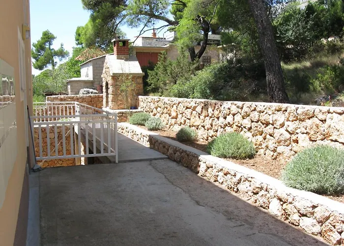 Appartamento With Parking Space Sveta Nedilja, Hvar - 14086 *